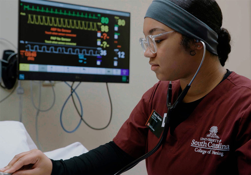 Nursing students working ina simulation lab