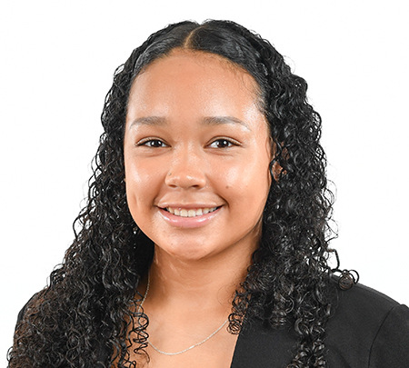 Iyanna Alston-Hasselvander headshot